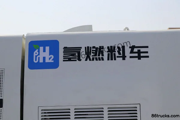 Yuejin FH500 4X2(6 wheels) fuel cell sweeper truck (Fulong Continental) Chassis (3) | 86Trucks