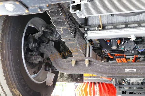 Yuejin FC500 4X2(6 wheels) fuel cell washing and sweeping truck (Fulong Continental) Chassis (2) | 86Trucks