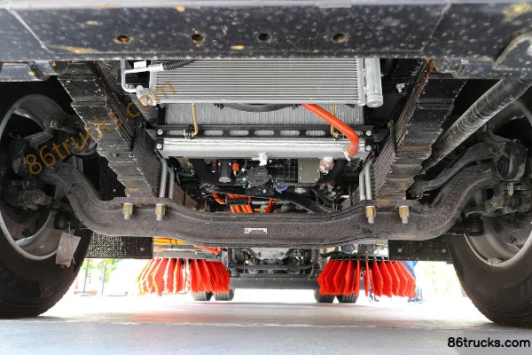 Yuejin FC500 4X2(6 wheels) fuel cell washing and sweeping truck (Fulong Continental) Chassis (1) | 86Trucks