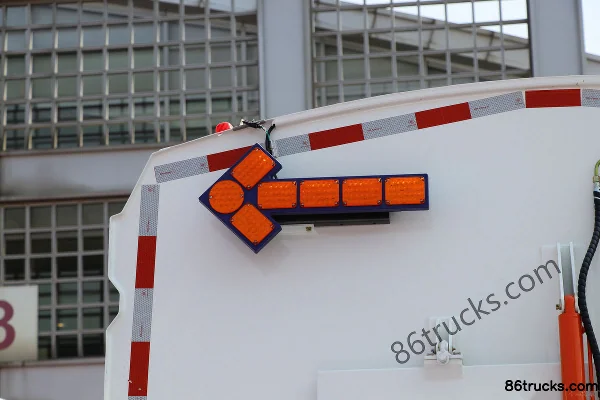 Yuejin FC500 4X2(6 wheels) fuel cell washing and sweeping truck (Fulong Continental) Body (2) | 86Trucks