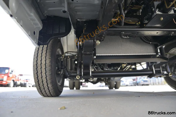 Kama Ruihang X1 2L CNG 122hp 4X2(6 wheels) Mengwo 5-Speed 3m Double Row Flatbed Mini Truck Chassis (2) | 86Trucks