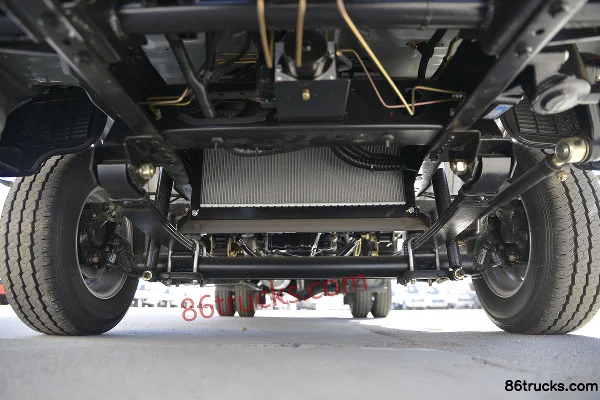 Kama Ruihang X1 2L CNG 122hp 4X2(6 wheels) Mengwo 5-Speed 3m Double Row Flatbed Mini Truck Chassis (1) | 86Trucks