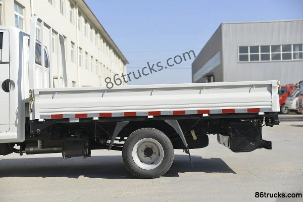 Kama Ruihang X1 2L CNG 122hp 4X2(6 wheels) Mengwo 5-Speed 3m Double Row Flatbed Mini Truck Body (2) | 86Trucks