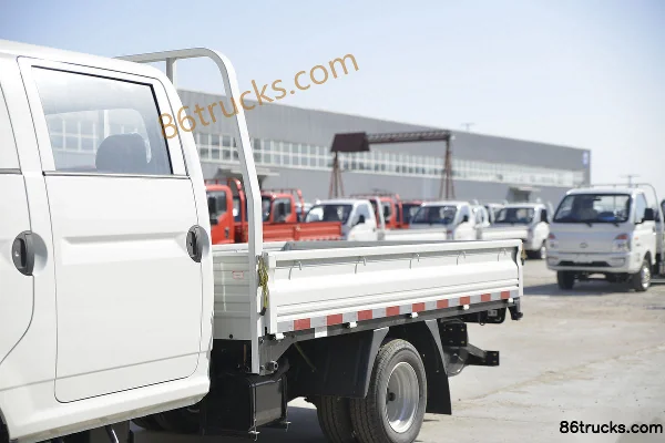 Kama Ruihang X1 2L CNG 122hp 4X2(6 wheels) Mengwo 5-Speed 3m Double Row Flatbed Mini Truck Body (1) | 86Trucks
