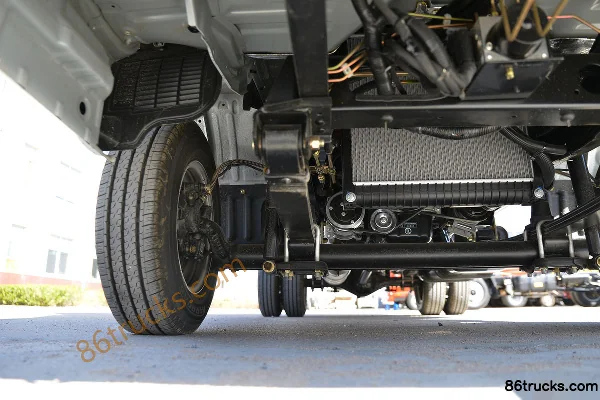 Kama Ruihang X1 113 hp 4X2(6 wheels) 3.6m Refrigerated Truck Chassis (2) | 86Trucks