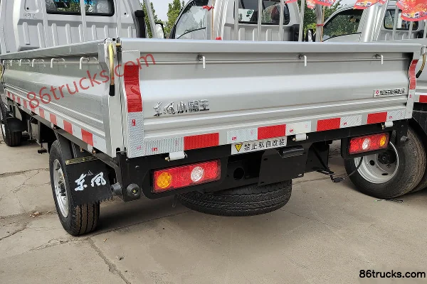 Dongfeng Xiaobawang W08 1.3L 91 hp 4X2(6 wheels) 2.5m Double Row Flatbed Small Truck (China VI) Body (1) | 86Trucks