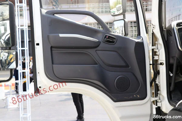 Foton Auhang 4X2(6 wheels) pure electric washing-sweeping truck (Proloco) Cab (2) | 86Trucks
