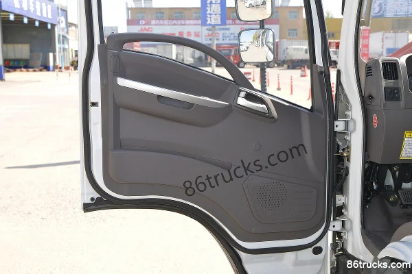 Hyundai Commercial Vehicle Hongtu 200 116hp 4X2(6 wheels) 3.815m row half cage van light truck Cab (2) | 86Trucks