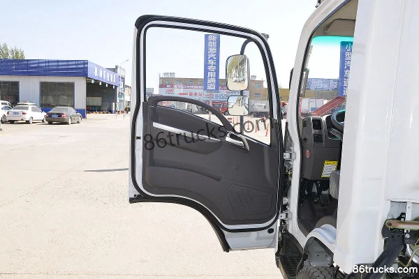 Hyundai Commercial Vehicle Hongtu 200 116hp 4X2(6 wheels) 3.815m row half cage van light truck Cab (1) | 86Trucks