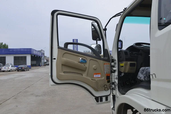 Feidi V3 series 190 hp 4X2(6 wheels) green sprinkler truck (China VI) Cab (1) | 86Trucks