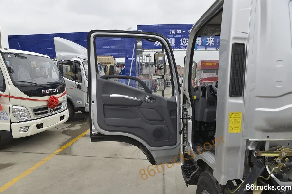 Foton Aoling New Jieyun 132hp 4X2(6 wheels) 4.17m Single Row Stake Truck (China VI) Cab (1) | 86Trucks
