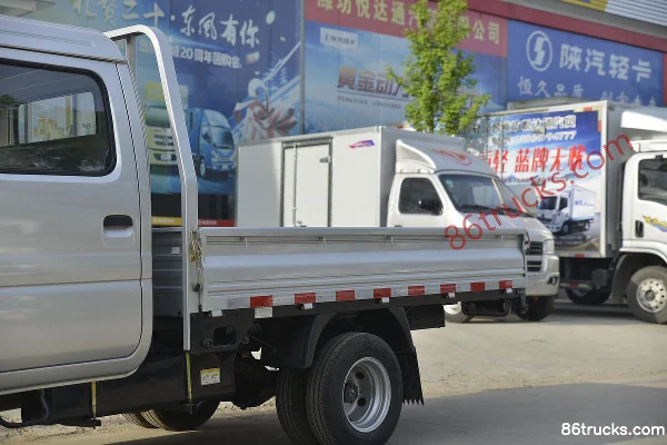 Dongfeng T3 (ex Xiaobawang W) 1.5L 125 ch 4X2(6 roues) 2,5 m petit camion plateau double cabine (China VI) (pneus arrière jumelés) Carrosser