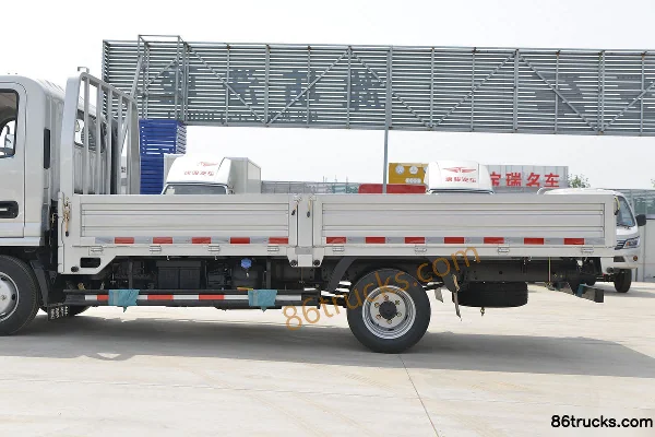 Ouling Jinlika II Luxury Edition 127hp 4X2(6 wheels) 3.8m cab-chassis flatbed light truck (China VI) Body (2) | 86Trucks