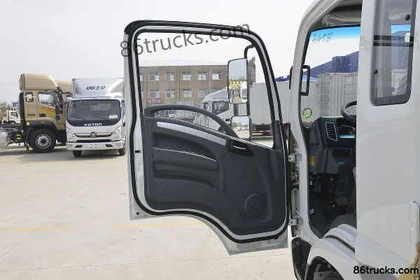 Tangjun Ouling T3 Series 110hp 4X2(6 wheels) 3.88m Half Row Flatbed Light Truck Cab (1) | 86Trucks