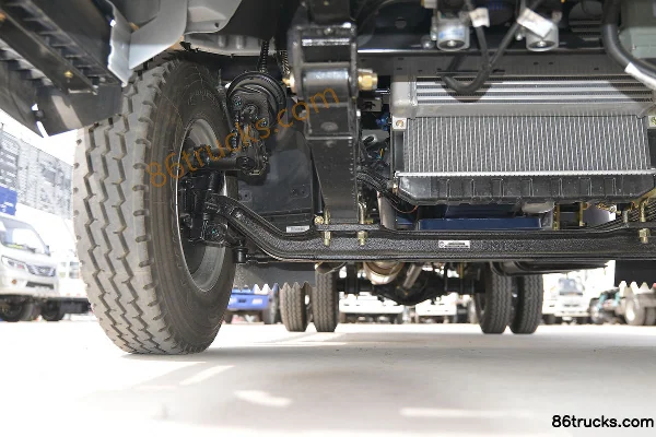Tangjun Ouling T3 Series 110hp 4X2(6 wheels) 3.88m Half Row Flatbed Light Truck Chassis (2) | 86Trucks