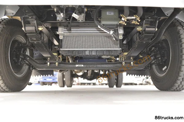 Tangjun Ouling T3 Series 110hp 4X2(6 wheels) 3.88m Half Row Flatbed Light Truck Chassis (1) | 86Trucks