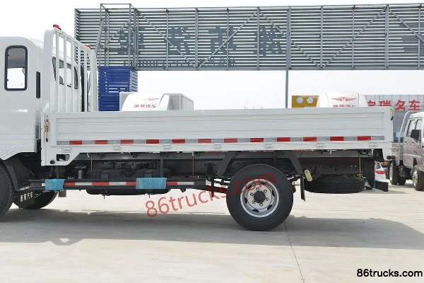 Tangjun Ouling T3 Series 110hp 4X2(6 wheels) 3.88m Half Row Flatbed Light Truck Body (2) | 86Trucks