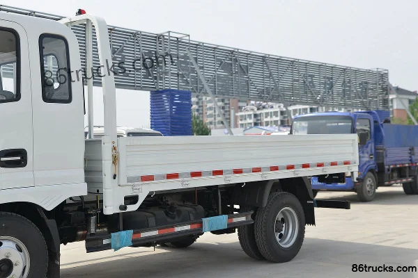 Tangjun Ouling T3 Series 110hp 4X2(6 wheels) 3.88m Half Row Flatbed Light Truck Body (1) | 86Trucks