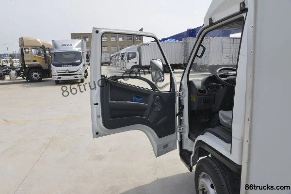 Tangjun Ouling Little BMW 1.9L 102 hp 4X2(6 wheels) 3.63m single-row box van micro truck Cab (1) | 86Trucks
