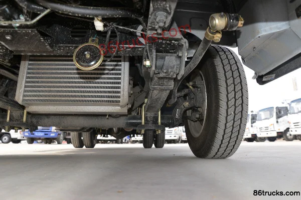 Tangjun Ouling Little BMW 1.9L 102 hp 4X2(6 wheels) 3.63m single-row box van micro truck Chassis (3) | 86Trucks