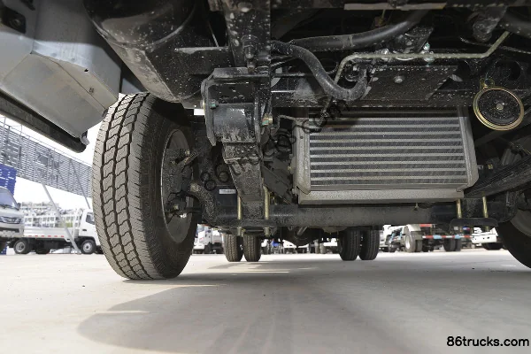 Tangjun Ouling Little BMW 1.9L 102 hp 4X2(6 wheels) 3.63m single-row box van micro truck Chassis (2) | 86Trucks