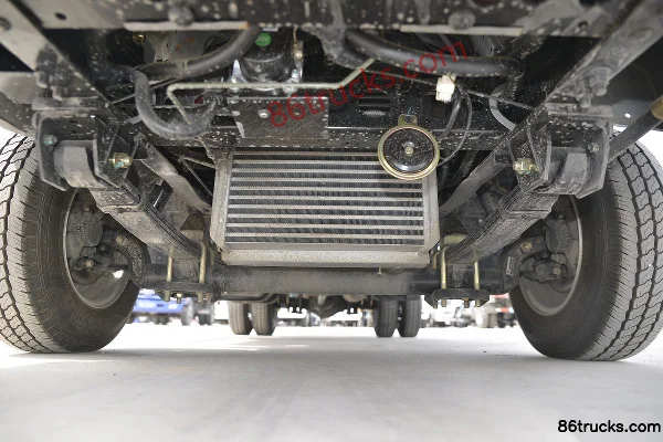 Tangjun Ouling Little BMW 1.9L 102 hp 4X2(6 wheels) 3.63m single-row box van micro truck Chassis (1) | 86Trucks