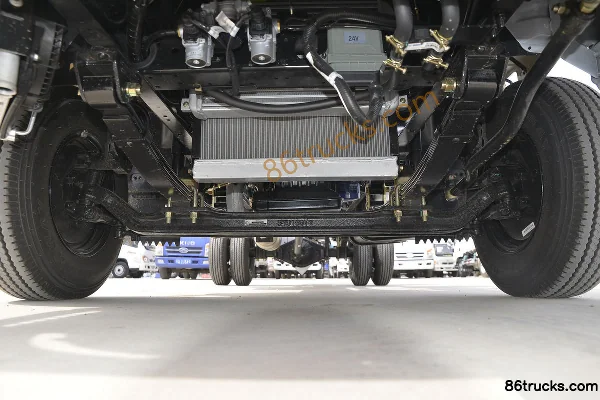 Tangjun Ouling T3 Series 116hp 4X2(6 wheels) 4.15m single-row stake truck light truck Chassis (1) | 86Trucks