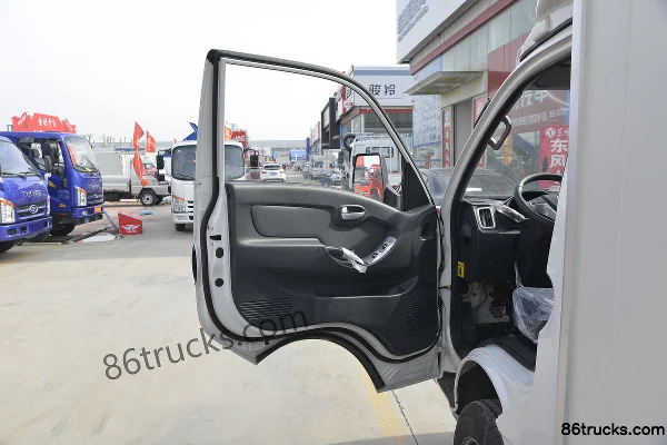 Dongfeng Xiaobawang W17 102 hp 4X2(6 wheels) 3.51m single-row van mini truck Cab (1) | 86Trucks