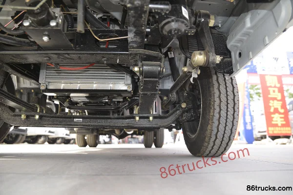 Dongfeng Xiaobawang W17 102 hp 4X2(6 wheels) 3.51m single-row van mini truck Chassis (3) | 86Trucks