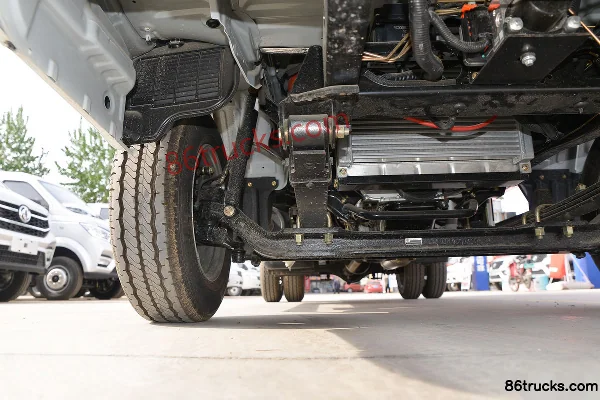 Dongfeng Xiaobawang W17 102 hp 4X2(6 wheels) 3.51m single-row van mini truck Chassis (2) | 86Trucks