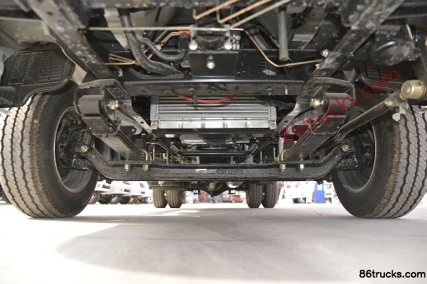 Dongfeng Xiaobawang W17 102 hp 4X2(6 wheels) 3.51m single-row van mini truck Chassis (1) | 86Trucks