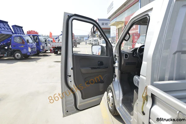 Dongfeng Xiaobawang W18 1.6L 122 hp 4X2(6 wheels) 3.3m single-row flatbed micro truck (China VI) Cab (1) | 86Trucks