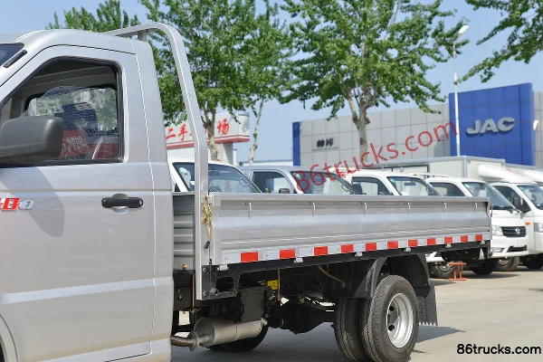 Dongfeng Xiaobawang W18 1.6L 122 hp 4X2(6 wheels) 3.3m single-row flatbed micro truck (China VI) Body (1) | 86Trucks