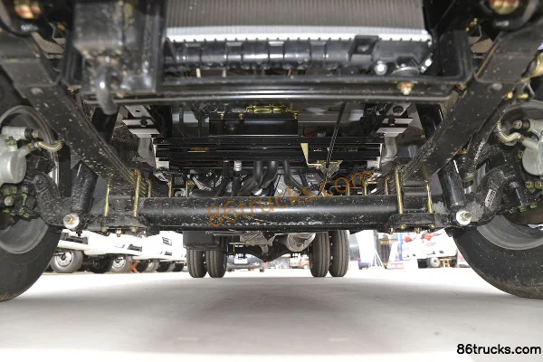 Dongfeng Xiaobawang W18 1.6L 122 hp 4X2(6 wheels) 3.7m Single Row Van Mini Truck (China VI) Chassis (1) | 86Trucks