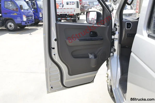 Dongfeng Xiaobawang W18 1,6 L 122 ch 4X2(6 roues) mini camion à plateaux, cabine double, 2,55 m (China VI) (2) | 86Trucks