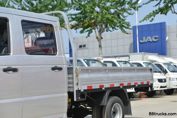 Dongfeng Xiaobawang W18 1,6 L 122 ch 4X2(6 roues) mini camion à plateaux, cabine double, 2,55 m (China VI) Carrosserie (1) | 86Trucks