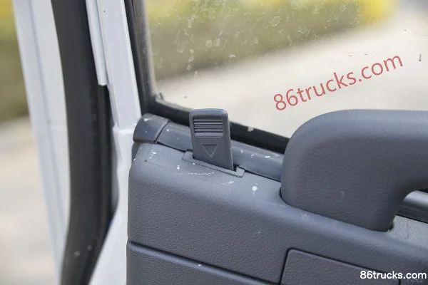Kama K3 Jinyunka High-end 102 hp 4X2(6 wheels) 3.48m single-row flatbed light truck (air brake) Cab (3) | 86Trucks