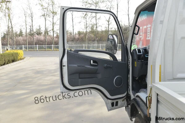 Kama K3 Jinyunka High-end 102 hp 4X2(6 wheels) 3.48m single-row flatbed light truck (air brake) Cab (1) | 86Trucks
