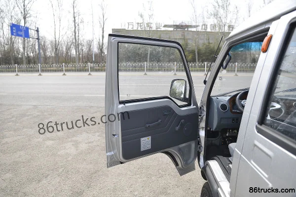 Dongfeng Xiaobawang V 1.3L 91 ch 4X2(6 roues) essence mini camion à ridelles cabine double 2,7 m (China VI) (1) | 86Trucks