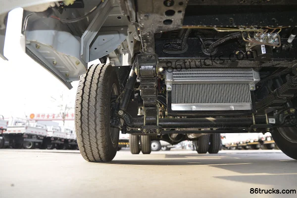 Dongfeng Little King W15 102 hp 4X2(6 wheels) 4.05m Single Row Van Mini Truck Chassis (2) | 86Trucks