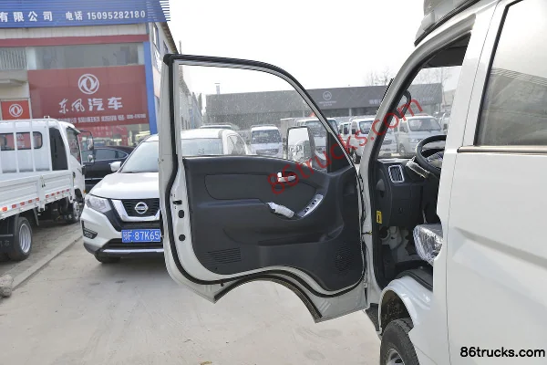Dongfeng Xiaobawang W17 2.0L 133hp 4X2(6 wheels) Gasoline 2.7m Double Row Van Light Truck (China VI) Cab (1) | 86Trucks