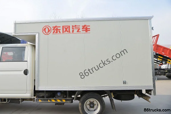 Dongfeng Xiaobawang W17 2.0L 133hp 4X2(6 wheels) Gasoline 2.7m Double Row Van Light Truck (China VI) Body (3) | 86Trucks