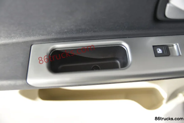 Changan véhicules légers Ruixing M80 2019 confort 116 ch 2 places 1,5L essence toit plat portes battantes fourgon fermé (China VI) Cabine (3