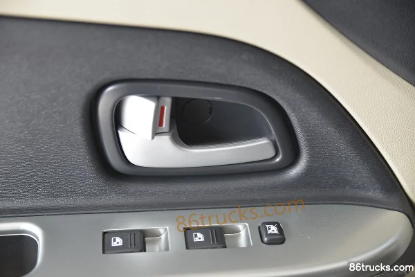 Changan véhicules légers Ruixing M80 2019 confort 116 ch 2 places 1,5L essence toit plat portes battantes fourgon fermé (China VI) Cabine (2