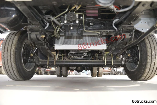 Ouling Jinlika II Luxury Edition 129 hp 4X2(6 wheels) 3.7m Single Row Stake Light Truck (China VI) Chassis (1) | 86Trucks