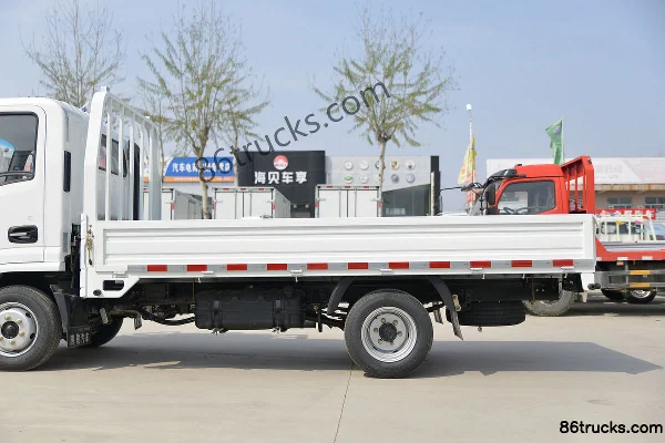 Ouling Jinlika II Luxury Edition 129 hp 4X2(6 wheels) 3.7m Single Row Stake Light Truck (China VI) Body (2) | 86Trucks