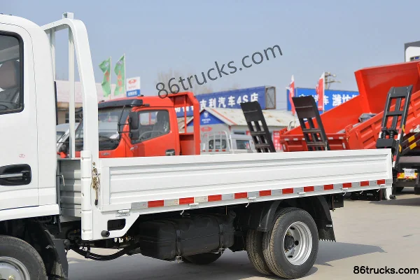 Ouling Jinlika II Luxury Edition 129 hp 4X2(6 wheels) 3.7m Single Row Stake Light Truck (China VI) Body (1) | 86Trucks