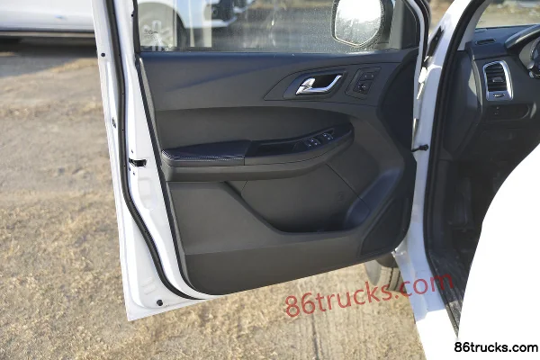 JMC New Baodian 2020 Edition Comfort Version 2.5T Diesel 140 hp 2WD Standard Wheelbase Double Cab Pickup (China VI) (5-Speed) Chassis (2)