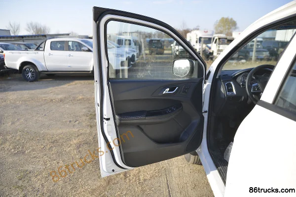 JMC New Baodian 2020 Edition Comfort Version 2.5T Diesel 140 hp 2WD Standard Wheelbase Double Cab Pickup (China VI) (5-Speed) Chassis (1)