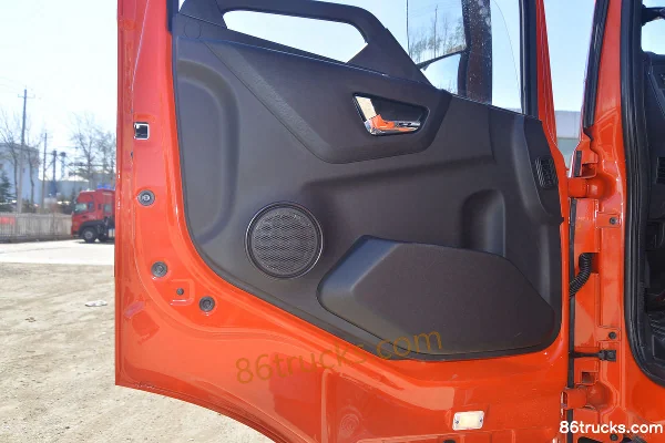 Dongfeng Commercial Vehicle Tianjin KR medium truck 220hp 4X2(6 wheels) 6.75m stake cargo truck Cab (1) | 86Trucks